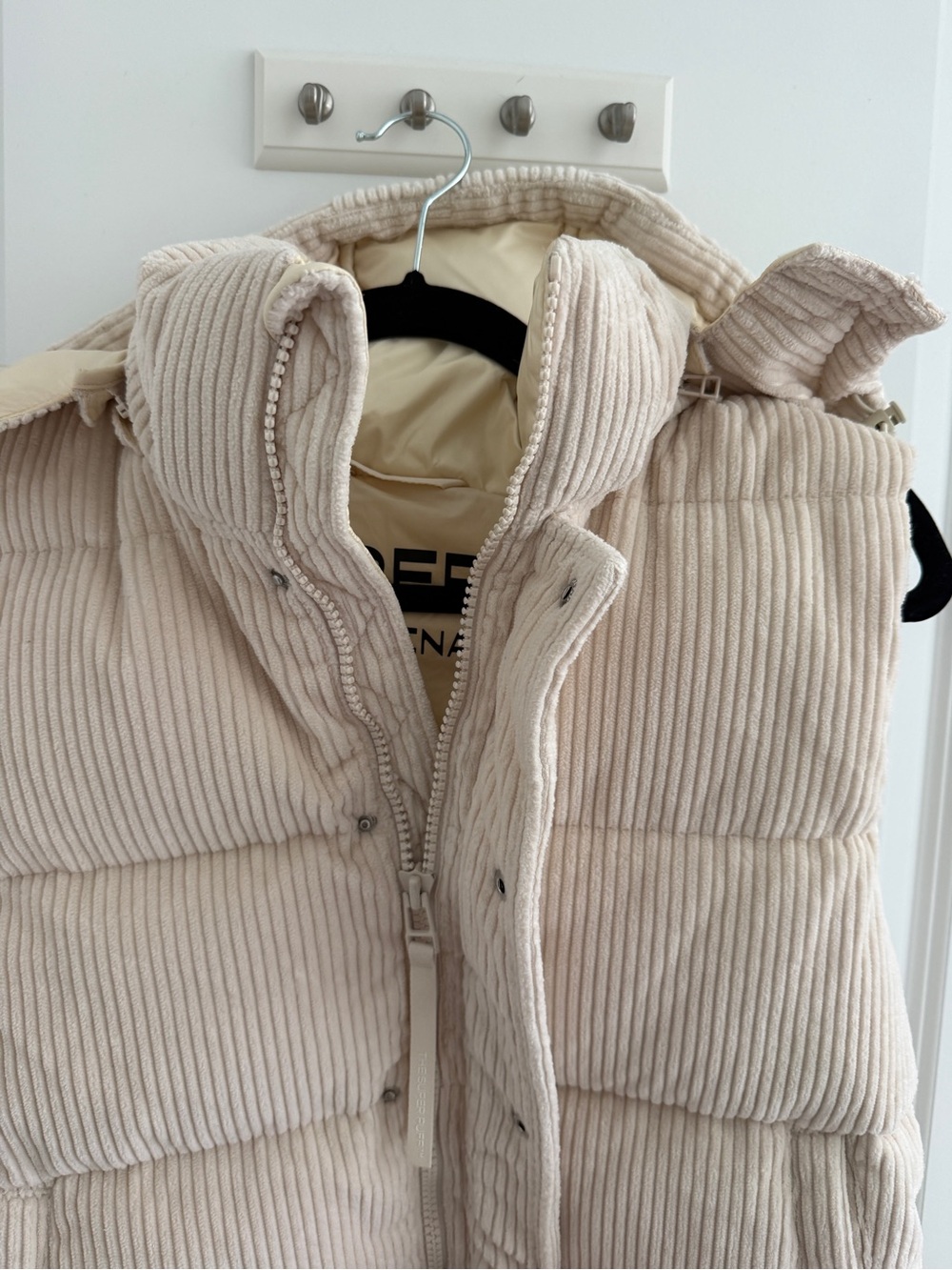Aritzia Cream Corduroy Original The Super Puff Vest Size Small - Picture 2 of 5